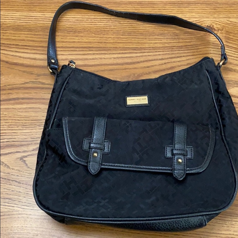 Tommy hillfiger shoulder bag